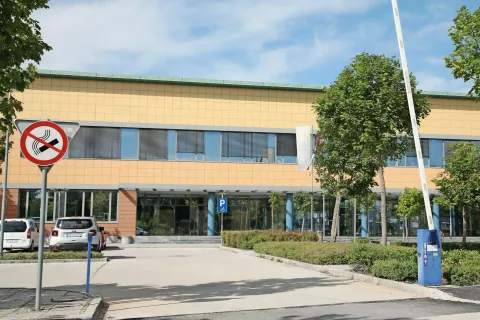 V ponedeljek se v razrede vračajo vsi osnovnošolci in tudi srednješolci, ki so se do zdaj šolali na daljavo. / Foto: Gorazd Kavčič, arhiv Gorenjskega glasa / Foto: 