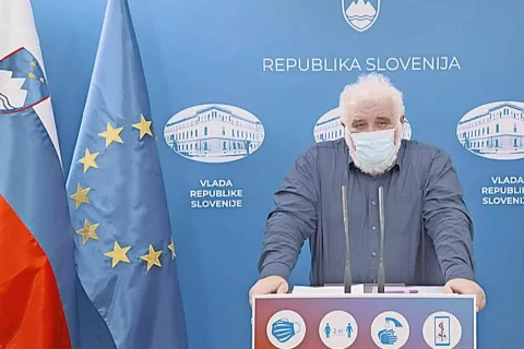 Direktor NIJZ Milan Krek na današnji vladni novinarski konferenci / Foto: posnetek zaslona / Foto: 