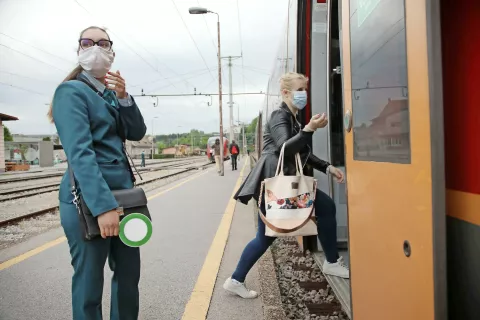 Enkrat tedenska obveznost testiranja se uvaja tudi za voznike v javnem potniškem prometu in spremljevalno osebje v železniškem prometu. / Foto: Gorazd Kavčič, arhiv Gorenjski glas / Foto: 