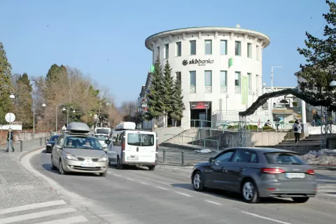 Z južno razbremenilno cesto bodo središče Bleda razbremenili prometa. / Foto: Gorazd Kavčič / Foto: 