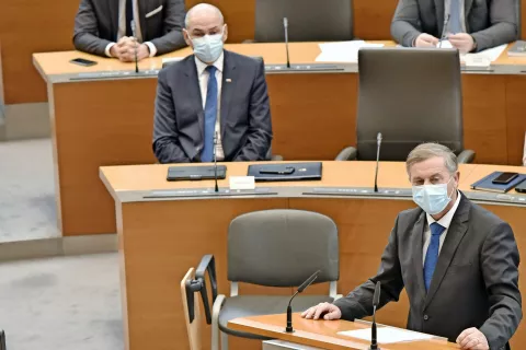 Karl Erjavec in Janez Janša na ponedeljkovem zasedanju državnega zbora o konstruktivni nezaupnici vladi / Foto: Gorazd Kavčič / Foto: 