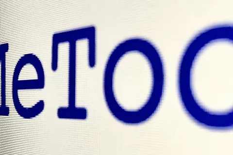 #MeToo – logo gibanja proti spolnemu nadlegovanju žensk. Začelo se je v filmskem svetu ZDA, zdaj postaja globalni fenomen. / Foto: Wikipedija / Foto: 