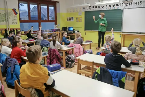 V ponedeljek se v osnovno šolo vračajo učenci preostalih razredov. / Foto: Gorazd Kavčič / Foto: 