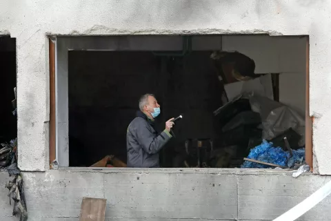 Kriminalisti so si kraj eksplozije na Lancovem skupaj s strokovnjaki ogledovali v petek in soboto. / Foto: Gorazd Kavčič / Foto: 