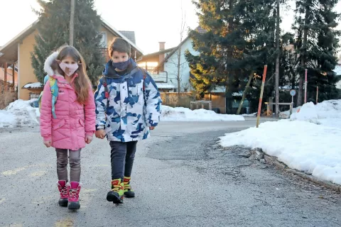 Od danes so odprti vrtci in prvi trije razredi osnovnih šol po vsej državi. / Foto: Gorazd Kavčič / Foto: 