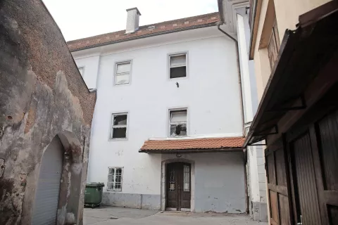 Celovita prenova opuščene gradbene šole bo stala 1,9 milijona evrov. / Foto: Gorazd Kavčič / Foto: 