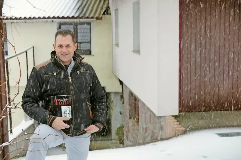 Toni Mežan – v različnih vlogah: čarobni umetnik, »fijakar« in občinski svetnik / Foto: 