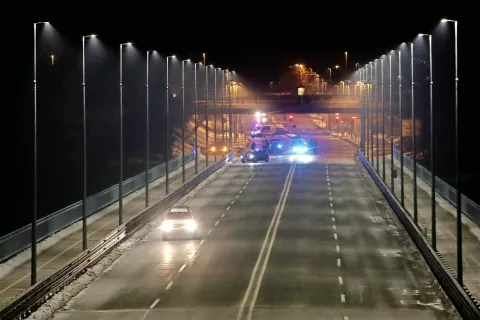 Na Delavskem mostu v Kranju je v sredo zagorel kablovod. / Foto: Gorazd Kavčič / Foto: 