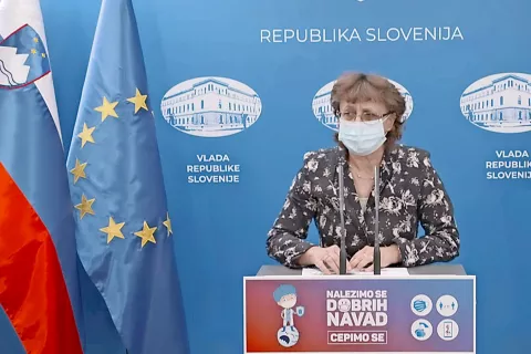 Namestnica predstojnika Centra za nalezljive bolezni v NIJZ dr. Nuška Čakš Jager na današnji novinarski konferenci / Foto: posnetek zaslona / Foto: 