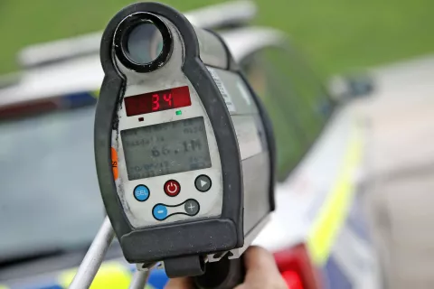 S predlaganim znižanjem bodo globe za prehitro vožnjo evropsko primerljive, pravi infrastrukturni minister Jernej Vrtovec. / Foto: Gorazd Kavčič / Foto: 