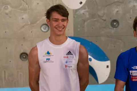 Luka Potočar je bil slovenski plezalni junak na domači tekmi v Kopru. / Foto: Primož Pičulin, arhiv GG
