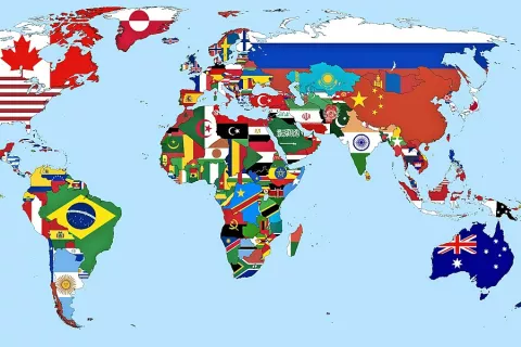 Dogajanje po svetu v letu 2020 je bilo pestro, kot je pestra ta slikanica zastav vseh držav, a je vse skupaj zasenčila pandemija koronavirusa. / Foto: Wikipedija / Foto: 