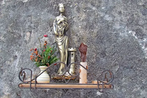 Kipec sv. Barbare znova stoji v steni Pokljuške soteske. / Foto: Tomaž Bregant / Foto: 