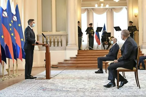 Govorniki na slovesnosti ob 30. obletnici zasedanja v Poljčah: predsednik države Borut Pahor, predsednik vlade Janez Janša in Peter Jambrek, takratni član ustavne komisije / Foto: Tamino Petelinšek, STA / Foto: 