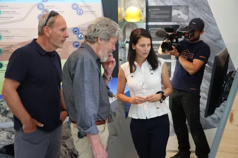 Od leve: Viki Gro&scaron;elj, Reinhold Messner in Sa&scaron;a Mesec / Foto: Katja Žvan, arhiv GMJ-SPM