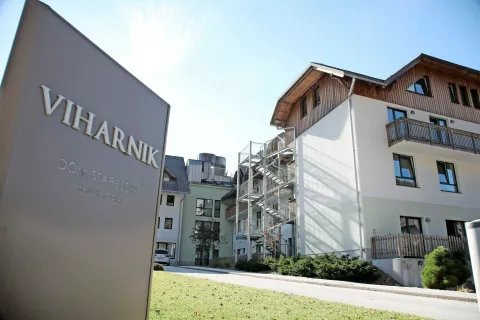 V Domu Viharnik v Kranjski Gori so do včeraj ugotovili okužbo pri šestih stanovalcih in eni zaposleni. / Foto: Gorazd Kavčič / Foto: 