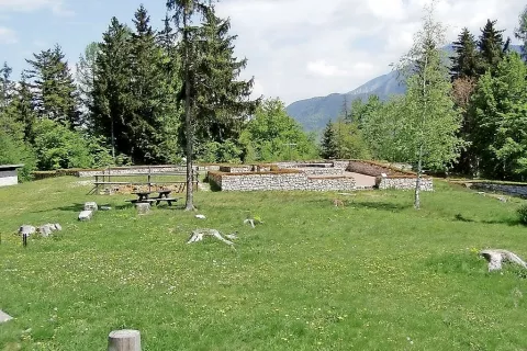 Emina gora je z ohranjenimi ostanki cerkva in drugih objektov pravi arheološki biser. / Foto: Občina Globasnica / Foto: 