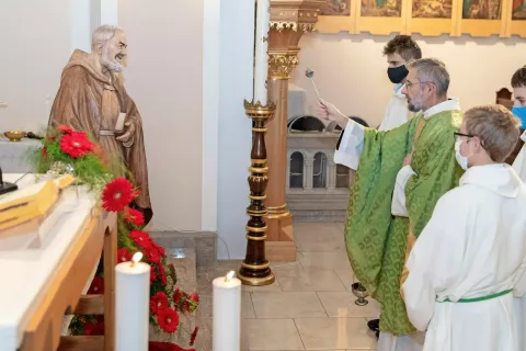 Nov kip sv. Pija iz Pietrelcine je blagoslovil kapucin Štefan Kožuh. / Foto: 