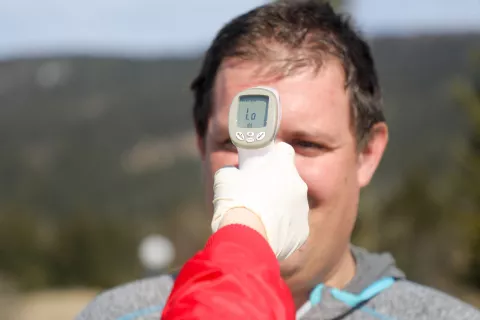 korona epidemija bolezen / Foto: Tina Dokl