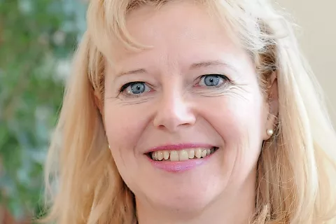 Doc. dr. Irena Grmek Košnik, dr. med., spec. klin. mikrobiol., spec. javnega zdravja, je zaposlena v Nacionalnem laboratoriju za zdravje, okolje in hrano v Oddelku za medicinsko mikrobiologijo in Nacionalnem inštitutu za javno zdravje v kranjski območni enoti. / Foto: osebni arhiv / Foto: 