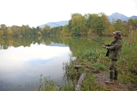 Na Krokodilnici ribiči te dni lahko lovijo, lastniki pa se zavzemajo, da bi bilo tudi to jezero za ribiče in obiskovalce dostopno vse leto. / Foto: Gorazd Kavčič / Foto: 