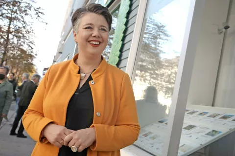 Med povabljenimi na sobotno svečanost v Celovcu je bila tudi zvezna poslanka zelenih, koroška Slovenka Olga Voglauer. Predsednikovo opravičilo Slovencem je bilo zanjo izjemna državniška poteza. / Foto: Gorazd Kavčič / Foto: 