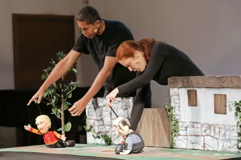 Minulo soboto si je bilo mogoče ogledati prvo predstavo v okviru otroškega glasbenega abonmaja, in sicer lutkovni muzikal Peter Klepec. / Foto: Gorazd Kavčič / Foto: 