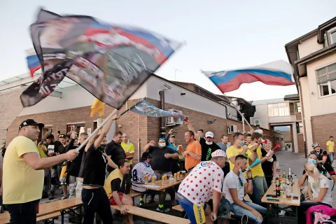 V Komendi so bučno proslavili Pogačarjevo zmago. / Foto: Primož Pičulin / Foto: 