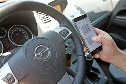 Predvidena globa za voznike, ki kršijo zakon, je 120 evrov. / Foto: Gorazd Kavčič / Foto: 