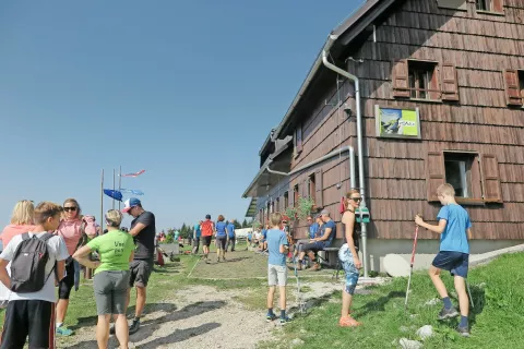 Koča je do konca septembra odprta vse dni, od prvega oktobra dalje pa bo zaprta ob ponedeljkih. / Foto: 