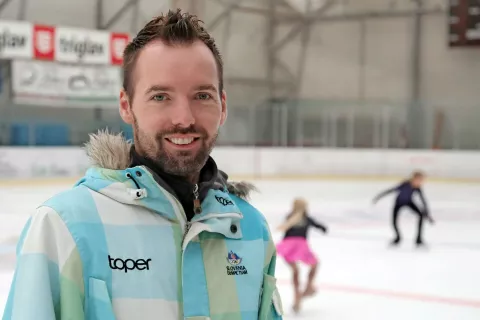 Gregor Urbas še vedno vsak dan preživi na ledu: sedaj v dvorani v Kranju, kjer je trener v tamkajšnjem drsalnem klubu. / Foto: Gorazd Kavčič / Foto: 
