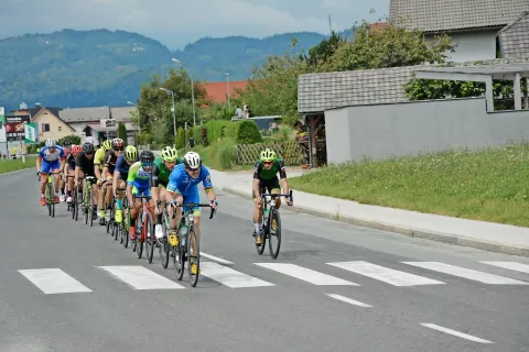 Na maratonu Franja vsako leto nastopi veliko Gorenjcev in se uvrščajo tudi med najboljše. V objektiv smo ujeli nekdanjega smučarskega skakalca Roberta Kranjca (desno), ki je bil na Veliki Franji skupno 16., in Mitja Otra (levo), ki je v cilj prišel mesto za njim. / Foto: Maja Bertoncelj / Foto: 