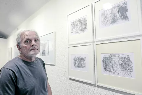 Boge Dimovski se predstavlja s svojimi risarskimi dnevniki. / Foto: 