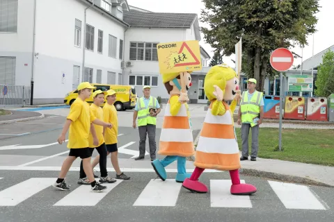 Z akcijo Še 365 dni poudarjajo, da je treba za varnost otrok v prometu skrbeti vse dni v letu, ne le na prvi dan ali prvih nekaj šolskih dni. / Foto: Tina Dokl / Foto: 