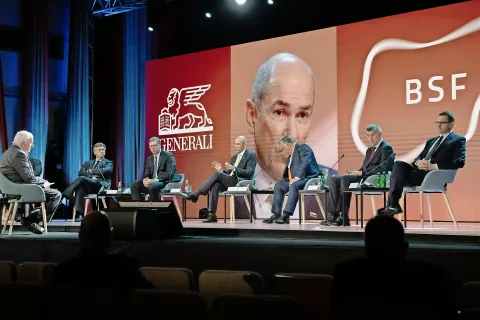 Na Bledu so v okviru Blejskega strateškega foruma včeraj gostili sedem tujih voditeljev držav in številne druge pomembne goste. / Foto: Primož Pičulin / Foto: 