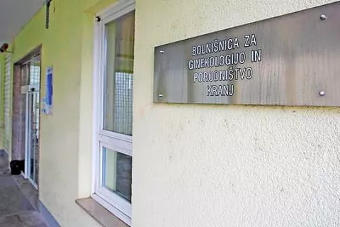 Bolnišnica je do nadaljnjega zaprta za obiske. Dovoljeno je le spremstvo partnerja, in sicer izključno za čas poroda. / Foto: Gorazd Kavčič, arhiv Gorenjskega glasa / Foto: 