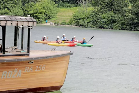 V Bohinju so z letošnjo poletno turistično sezono za zdaj zadovoljni. / Foto: Tina Dokl / Foto: 