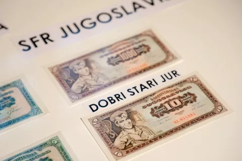 Ime se ga je držalo tudi v kasnejši socialistični Jugoslaviji, čeprav je bila na njem podoba junaka dela – rudarja Alije Sirotanovića. / Foto: 