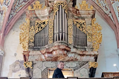 Janečkove orgle v cerkvi Marijinega oznanjenja v Crngrobu so obnovili na pobudo Gregorja Vojeta. / Foto: Primož Pičulin / Foto: 