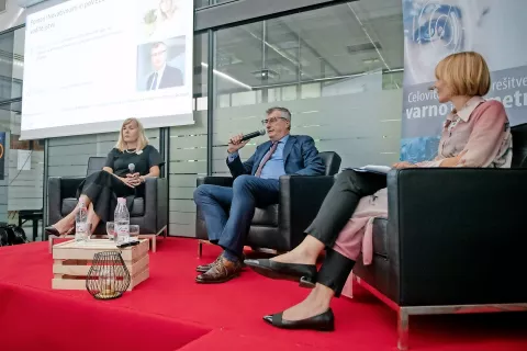 O pomenu vedoželjnosti in povezovanja so se pogovarjali (z leve): Medeja Lončar, Željko Puljić in Edita Krajnović. / Foto: Primož Pičulin / Foto: 