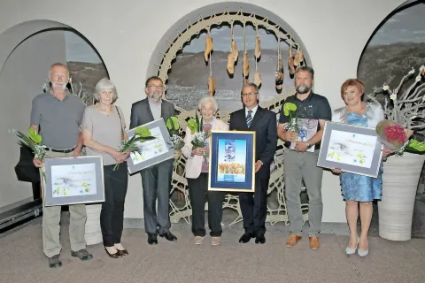 Letošnji občinski nagrajenci z županom Janezom Žakljem (od leve proti desni): Ciril in Frančiška Vidmar, Lojze Demšar, Marica Albreht, Janez Žakelj, Damijan Govekar in Jožica Kacin / Foto: Tanja Mlinar / Foto: 