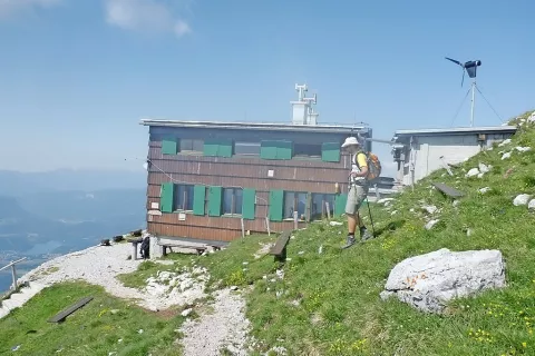 V rezervacijski sistem prenočišč se je že vključila tudi Prešernova koča na Stolu. / Foto: 