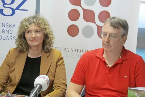 Predsednika krovnih slovenskih organizacij v Italiji Sveta slovenskih organizacij in Slovenske kulturno-gospodarske zveze Walter Bandelj in Ksenija Dobrila upata, da bo Narodni dom julija končno znova slovenski. / Foto: 