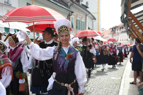 Narodne noše Kamnik 2022 parada sprevod obisk predsednik RS Borut Pahor / Foto: Gorazd Kavčič