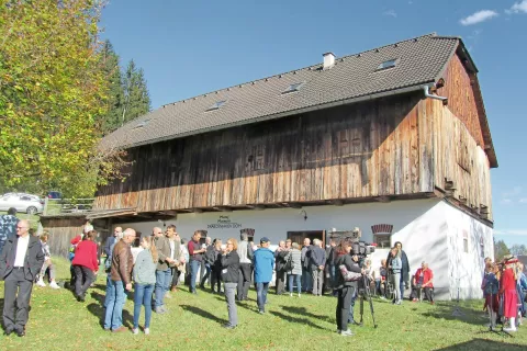 V župnijskem gospodarskem poslopju na Kostanjah nad Vrbskim jezerom je od leta 2002 naprej Etnografski muzej Drabosnjakov dom. / Foto: 
