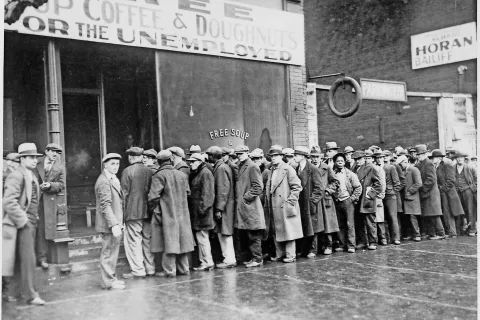 Nas po pandemiji čakajo prizori, kot je tale, posnet med veliko gospodarsko krizo v Chicagu leta 1931, pred kuhinjo za brezposelne? / Foto: Wikipedija / Foto: 