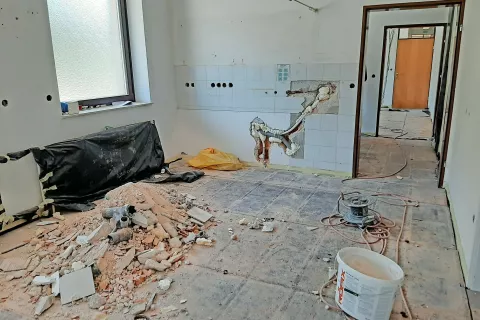 V Zdravstveni postaji Žiri obnavljajo prostore v prvem nadstropju. / Foto: arhiv občine / Foto: 