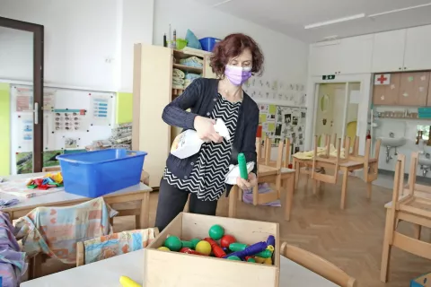 V vrtcih in šolah se pospešeno pripravljajo na ponovno odprtje. / Foto: Gorazd Kavčič / Foto: 