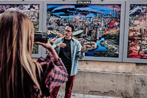 Odprtje razstave je potekalo brez publike, ki je dogodek lahko spremljala v prenosu v živo na Facebooku in Instagramu. / Foto: Maša Pirc / Foto: 