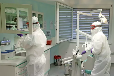 Nova realnost tudi v zobozdravstvenih ordinacijah ... / Foto: Gorazd Kavčič / Foto: 